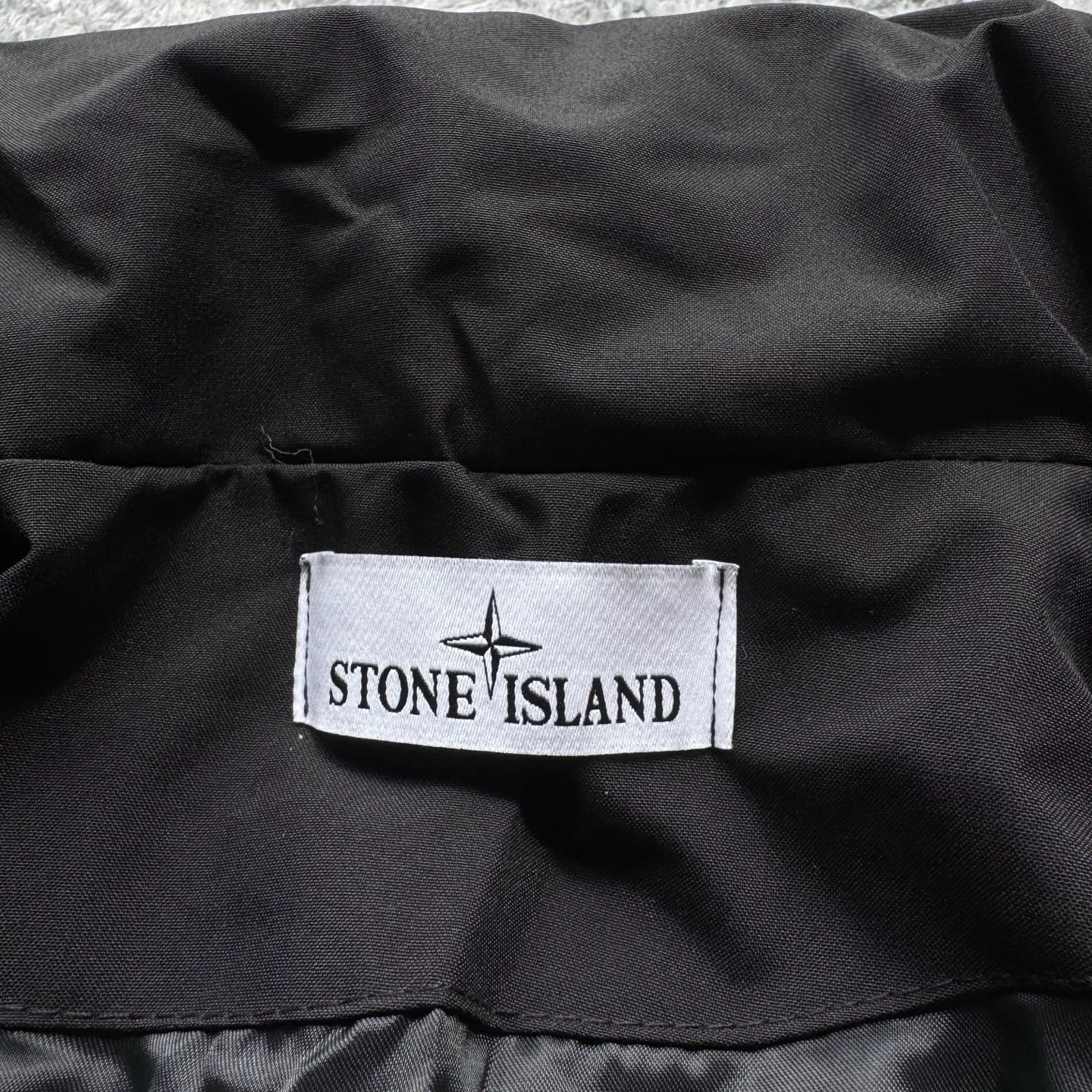 P280 Stone Island New nylon zipper outdoor functional stand-up collar cotton jacket Stone Island 23FW new product recommendation Classic nylon stand-up collar cotton jacket Short loose silhouette Suitable for various body types Specially treated nylon fabric Waterproof and anti-fouling Classic armband embellishment on the arms Customized buttons Complete with three-label hangtags Hand-stuffed down cotton inside Full and stylish Highly warm and OEM quality Factory OEM quality Exquisite workmanship Black and gray recommended Suitable for both men and women Color: Black Gray Size: M-2XL Length Bust Shoulder Width Sleeve Length M 74 128 60 60 L 76 132 62 61 XL 78 136 64 62 2XL 80 140 66 63